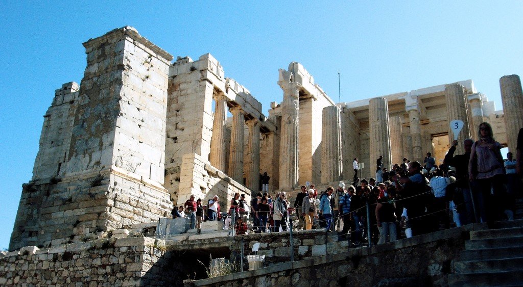 I Propilei. E i turisti di Costa Crociere