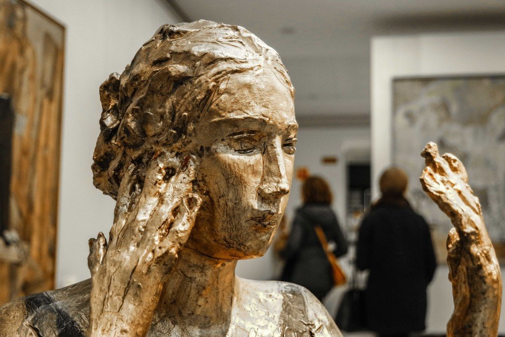 Signorina seduta, Lucio Fontana