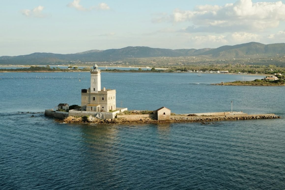 Faro nel Golfo di Olbia