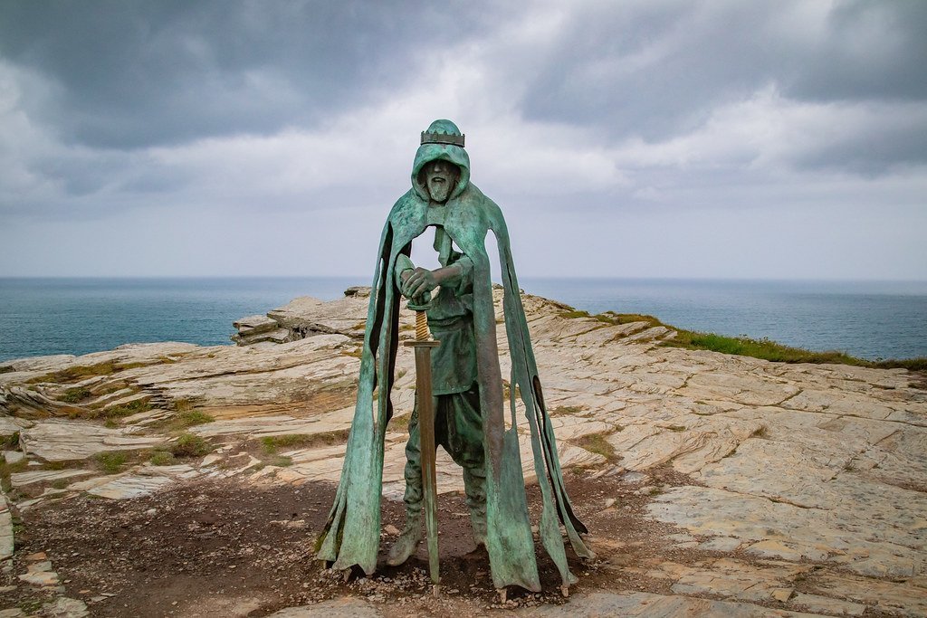 Statua di Re Artù, Tintagel